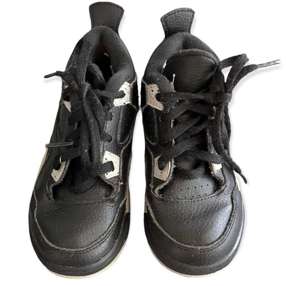 Air Jordan 4 Boy’s Retro Oreo Sneakers size 9 - Picture 3 of 6